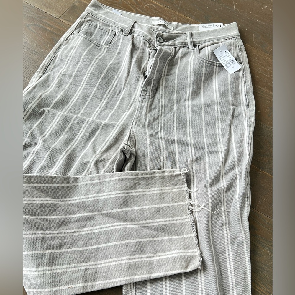 PacSun Gray Ankle Cropped Pants
